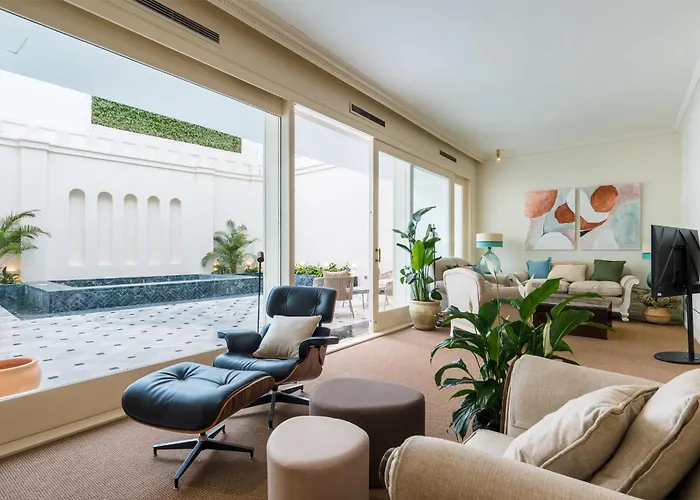 Luxurious Apartment With Andalusian Patio And Pool, Facing The Cathedral