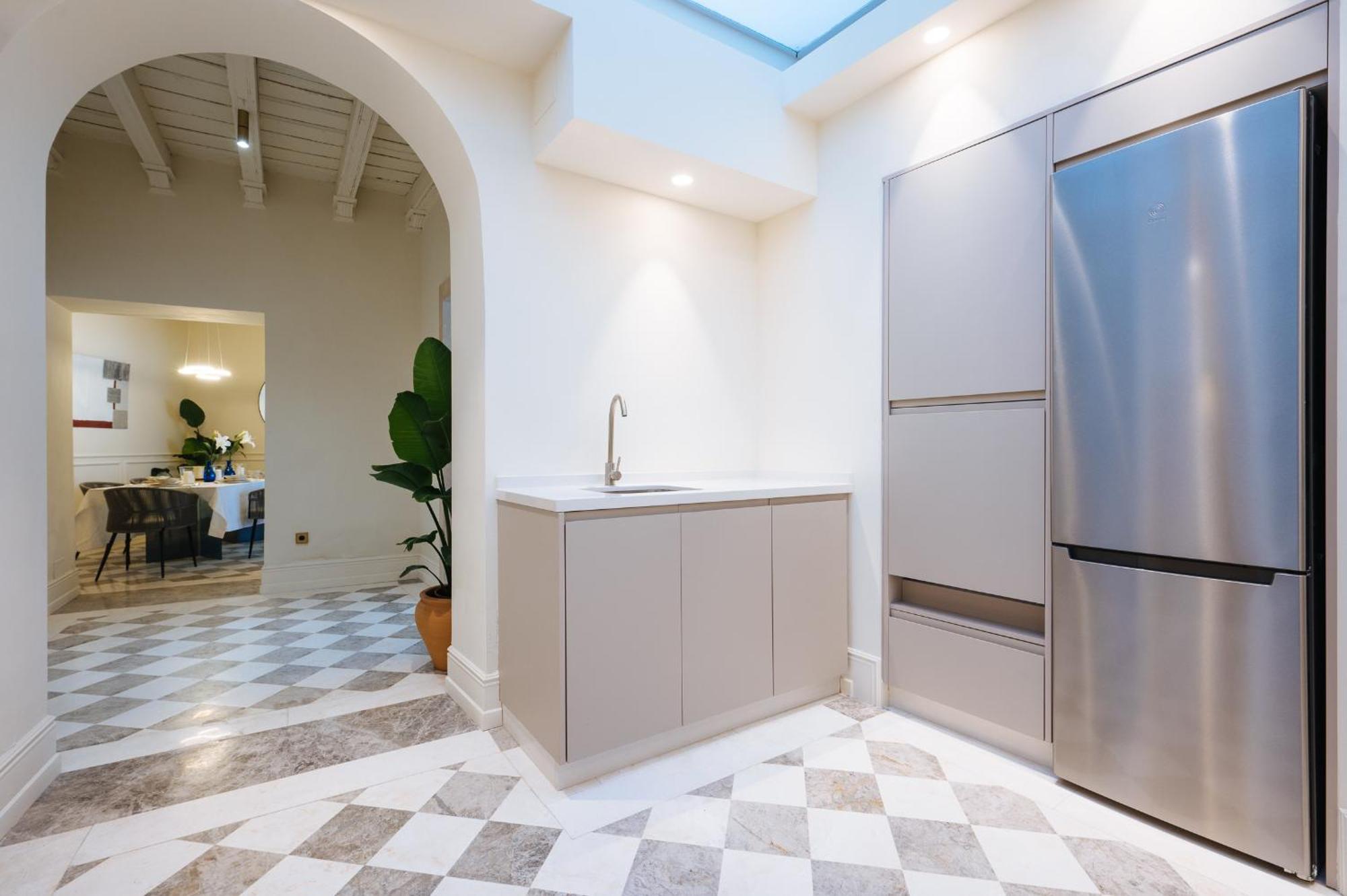 Appartement Luxurious With Andalusian Patio And Pool, Facing The Cathedral