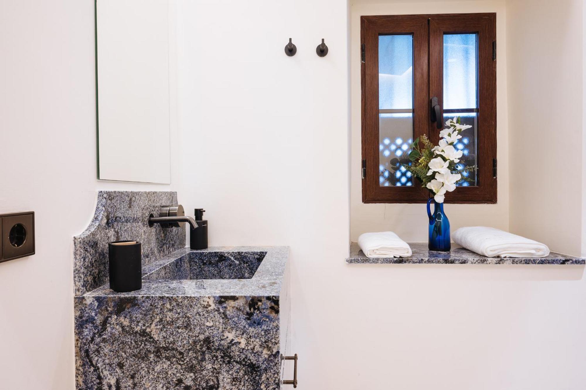 Luxurious With Andalusian Patio And Pool, Facing The Cathedral * Séville