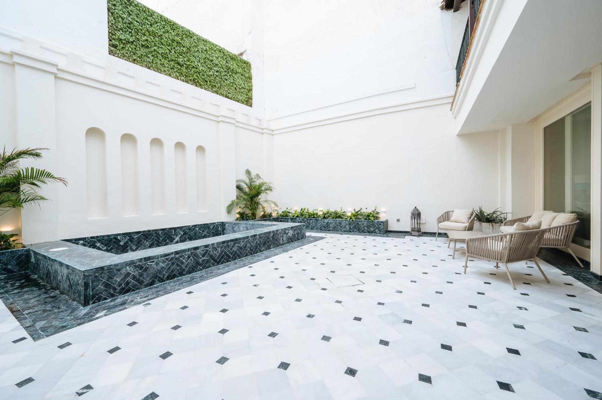 Luxurious With Andalusian Patio And Pool, Facing The Cathedral * Séville