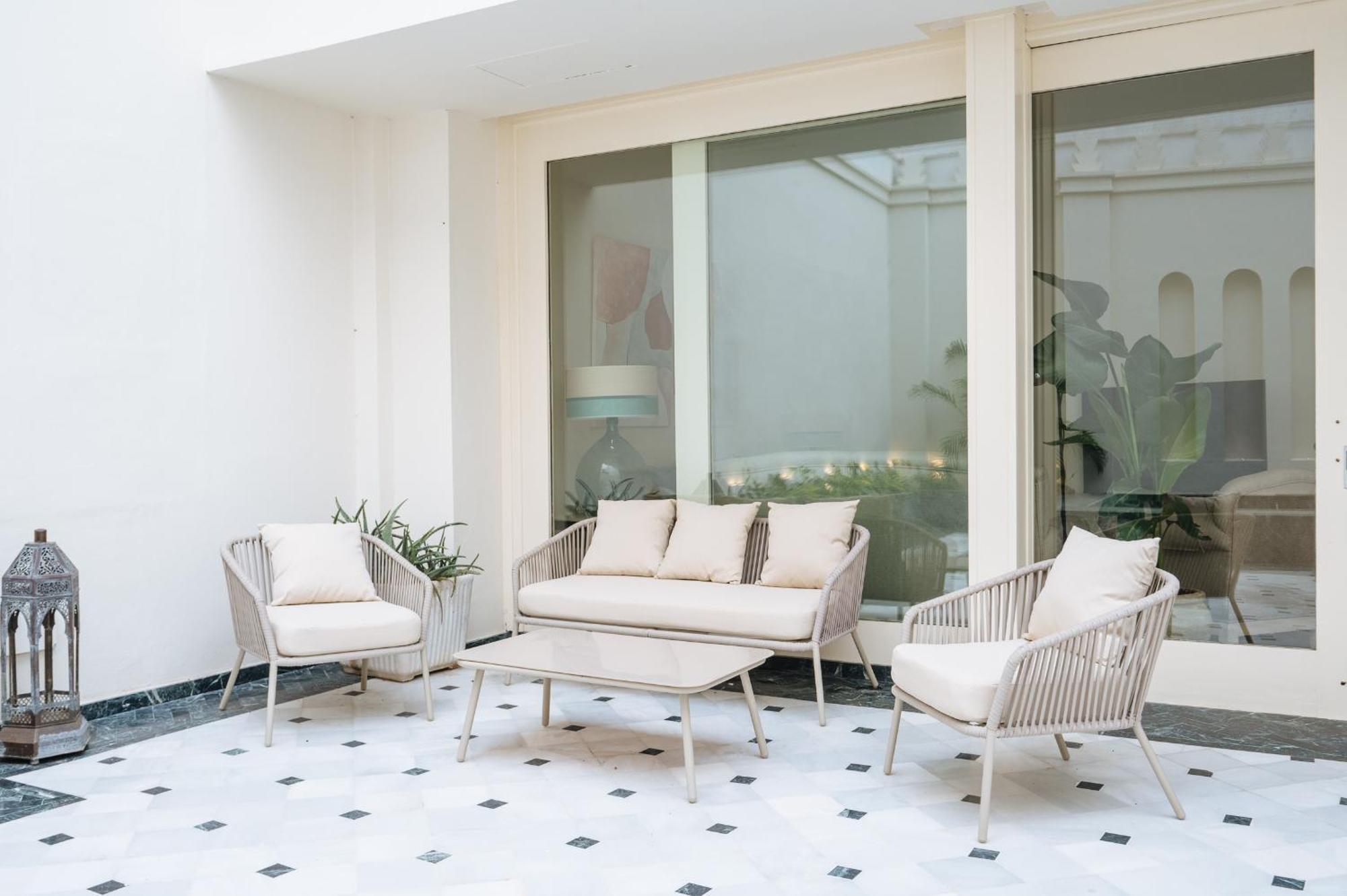 Luxurious With Andalusian Patio And Pool, Facing The Cathedral