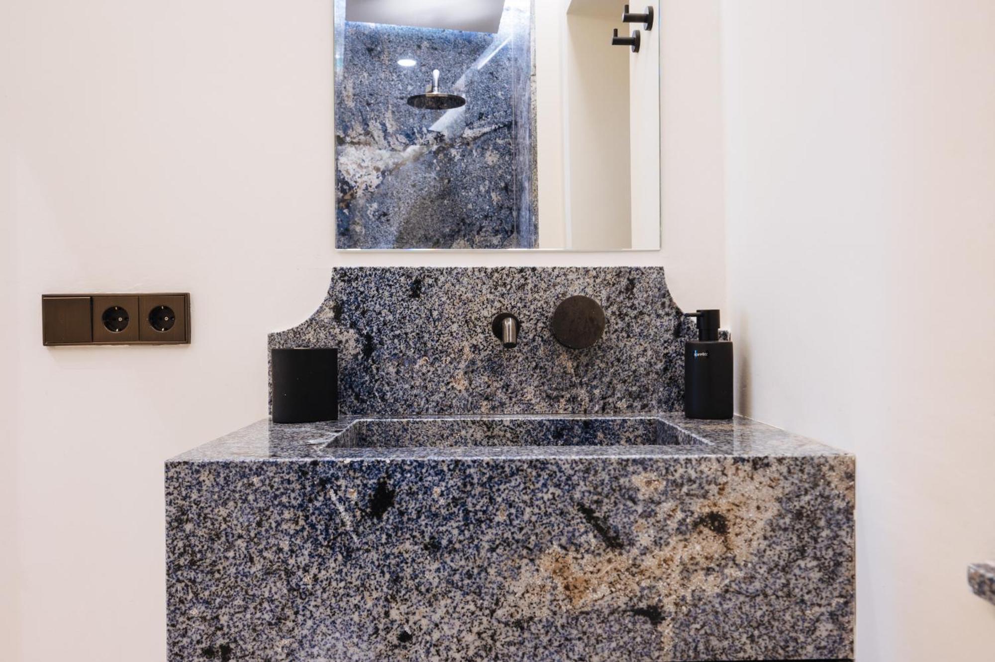 Luxurious With Andalusian Patio And Pool, Facing The Cathedral Appartement *