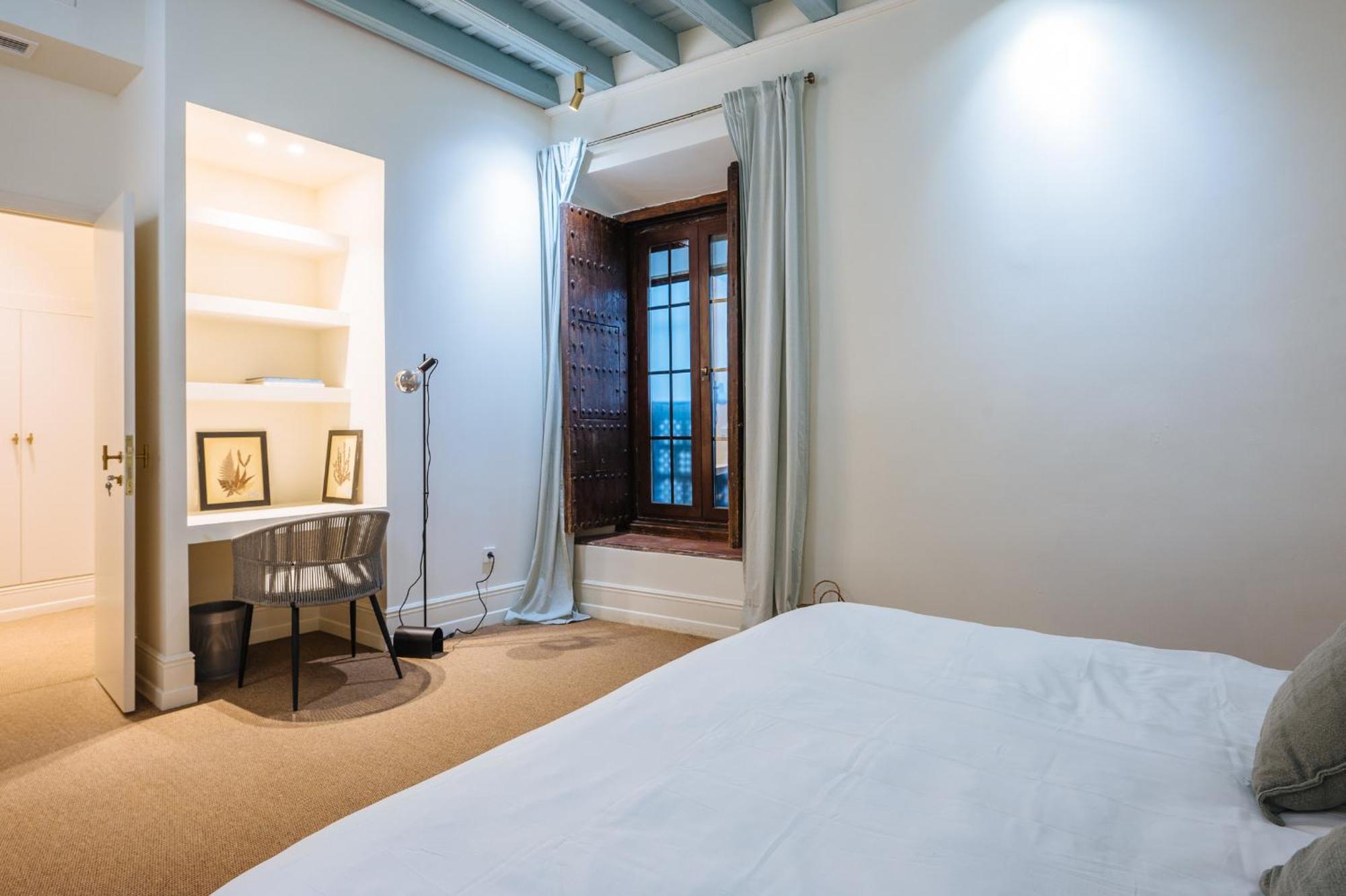 Appartement Luxurious With Andalusian Patio And Pool, Facing The Cathedral