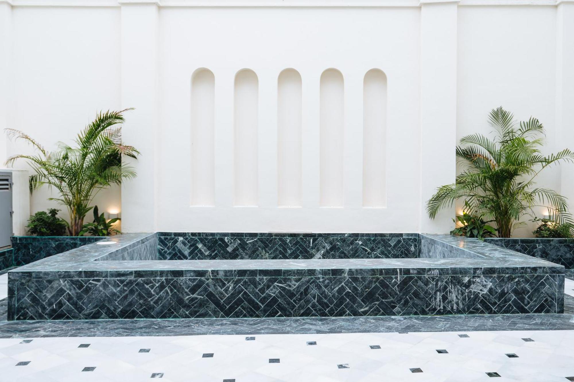Luxurious With Andalusian Patio And Pool, Facing The Cathedral Appartement *
